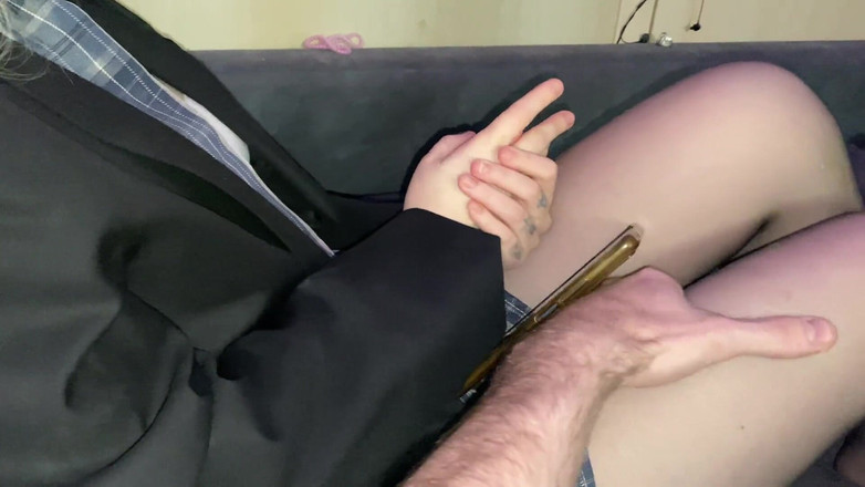 Blondessa: Jonge stiefzus wreekt vriendje voor vreemdgaan, onder de pik sappige...