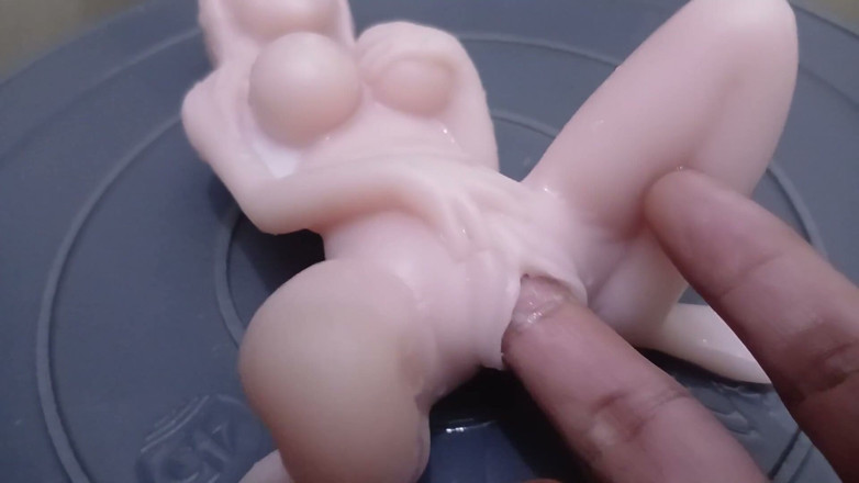 LunaDesire: Fingerspiele mit sexy puppen