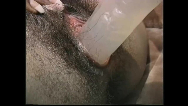 Vintage Usa: Młody murzynka ratownik z owłosioną cipką i małymi cyckami w...