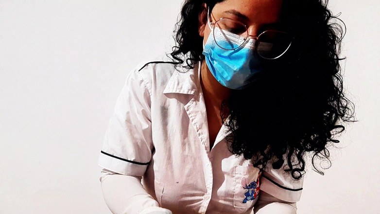 Babyluna939: Nie mogę powstrzymać mojego pragnienia i ssę kutasa mojego pacjenta...