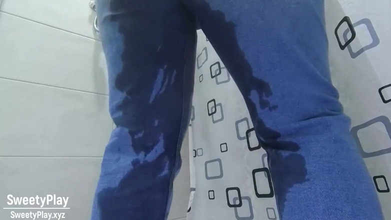 SweetyPlay: पेशाब करने वाली हताशा गीला जींस।