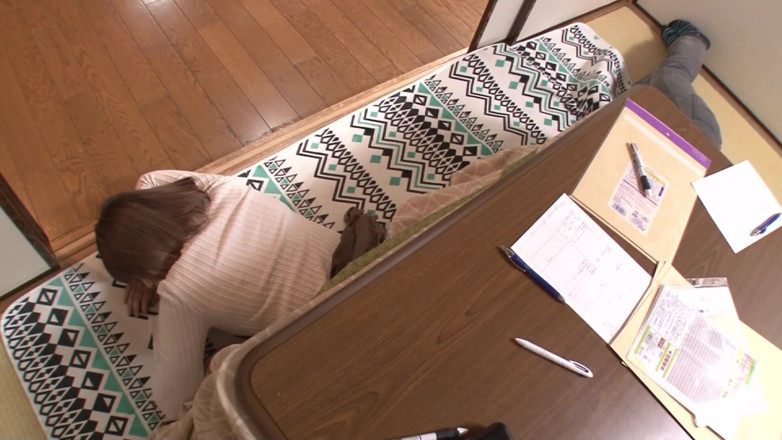 DOC channel: PT4 Sneaking around in a kotatsu and playing pranks on...