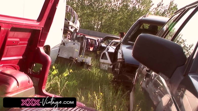 XXX-Vintage: Aksi hot lesbian cristina bella dan yasmine yang lagi asik...