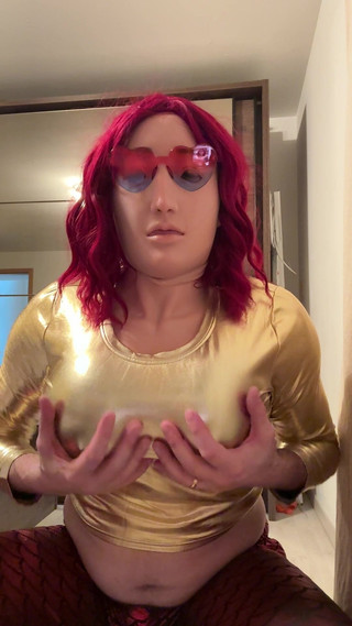 Francis Malice: Sissy Francis Malice mostra tette e ano