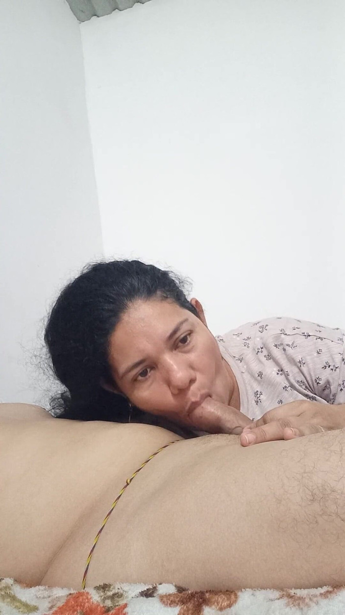 Valkyrieandluigy: Vợ bú cu kiểu trêu chọc