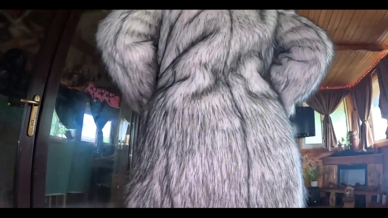 MilfyCalla: Blănuri sexy