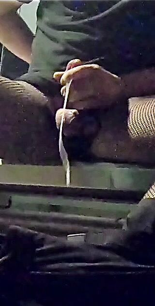 Hyperspermia: Przystanek autobusowy nie może zatrzymać mojego wytrysku.