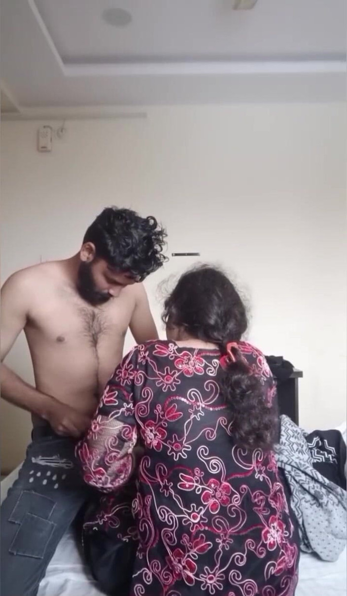 Akashamunir: La mia calda ragazza indiana scopa per la prima volta...