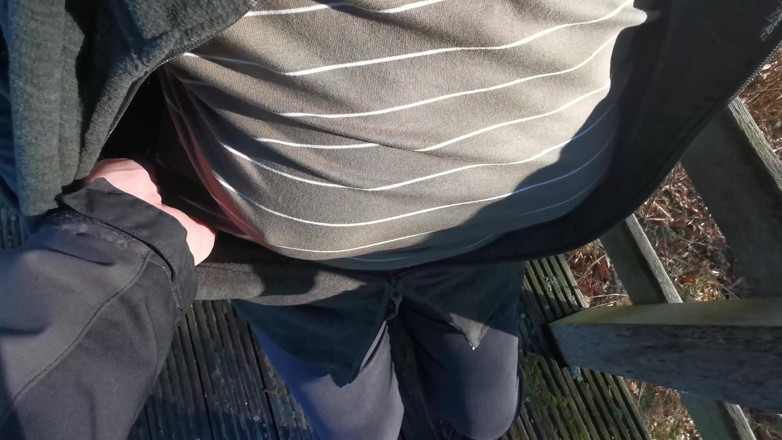 Bouncy Tits Action: Cur și țâțe în natură