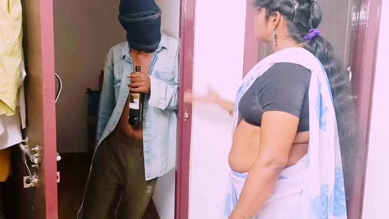 Telugu honey lips: Desi sesso segreto. Casalinga indiana che tradisce marito segreto scopando...