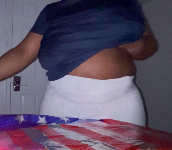Anye Meshell: Humping 4 July!