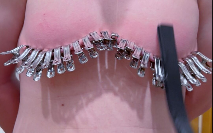 Goddess Dahlia: Pedeapsă cu chinul sfârcului