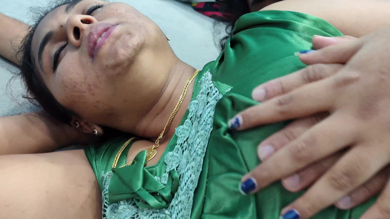 Vaishnavysharunraj: Ciuman pantat panas dengan percintaan kaki pada waktu malam, kemudian...