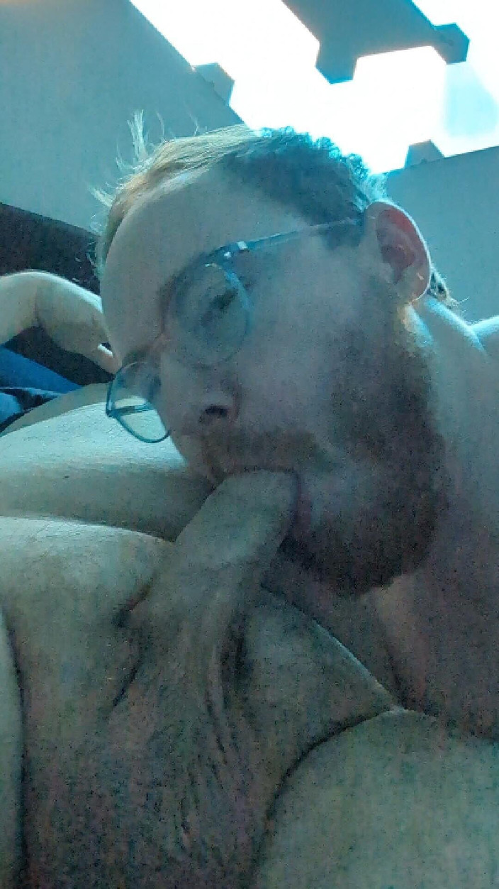 Wallace Accelron: Wallace aiuta gabe con un pompino mattutino