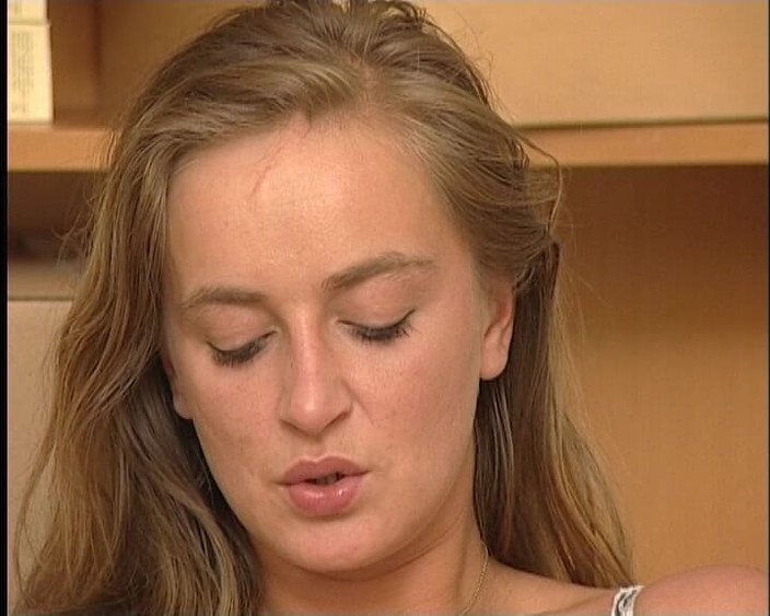 YOUR FIRST PORN: Michelle Huebsche Schlampe Mit Dildo - Michelle Hezká děvka s robertkem