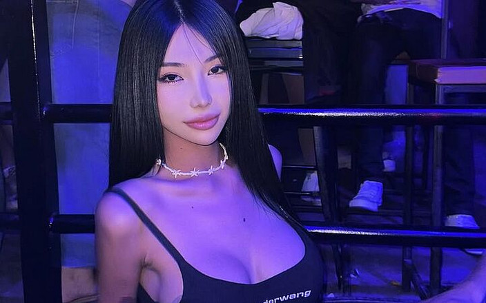 Arda Fennec Ladyboy: Laddyboy thổi kèn xuất tinh vào miệng