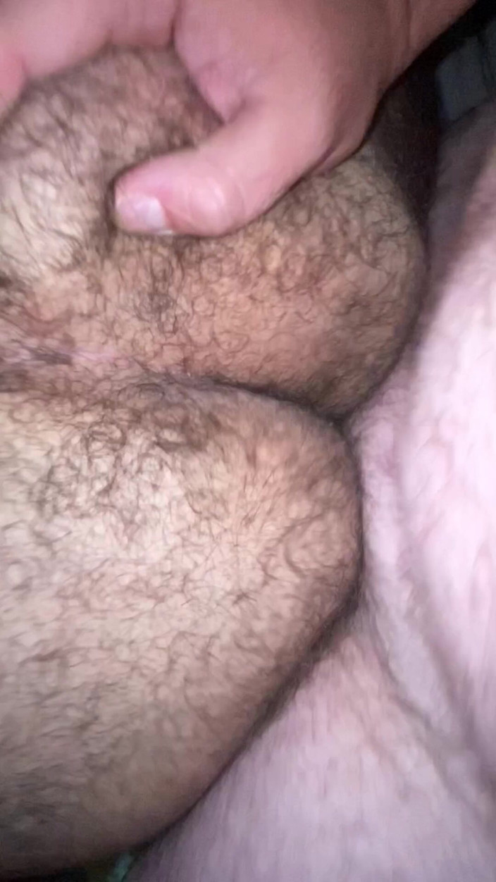 Jay M: Puta peluda por detrás haciendo que se creman en la...