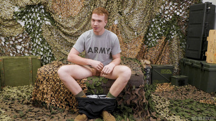 Active Duty: Zrzavý voják Flip šuká ebenového náboru Adriana Harta - ActiveDuty