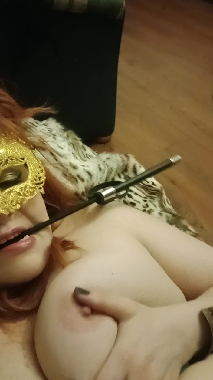 HappyPeach26Shake: Redhead Curvy MILF Enjoys Caresses-2