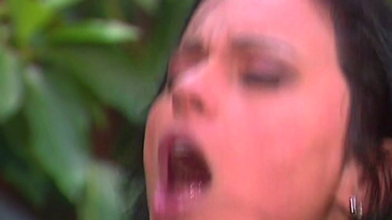 NAUGHTYPOLSKA: Prolaps menggoda rosebud yang menetes sampai becek