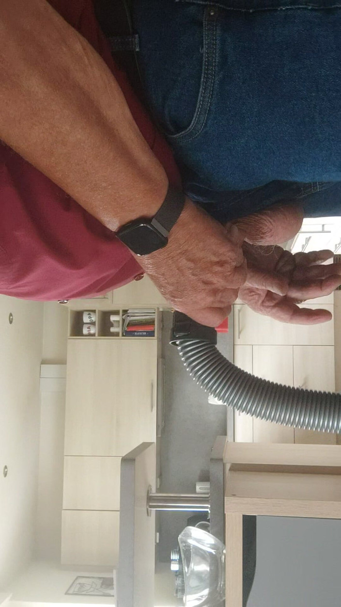 Karlchengeil: Kuyruktan Çıkarın Ve Elektrikli Süpürgenin Içine Yerleştirin