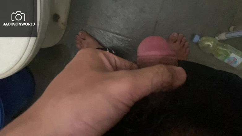 Jackson World: Capturados tomando um momento privado no banheiro