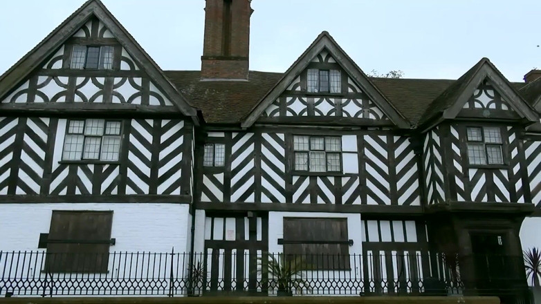 DaringPureXXX: The Tudor Lounge - a MILF's Playground