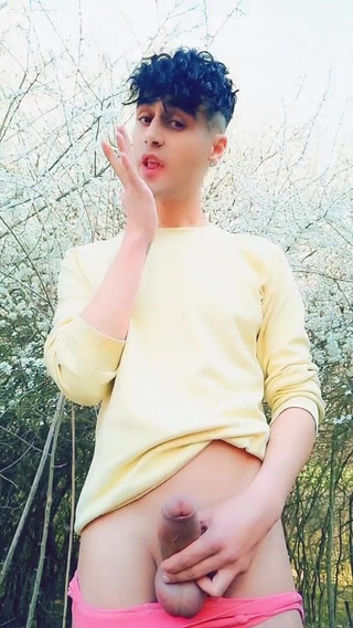 Idmir Sugary: Spring撸管后院 - 大鸡巴，2次射精和自己的舔精