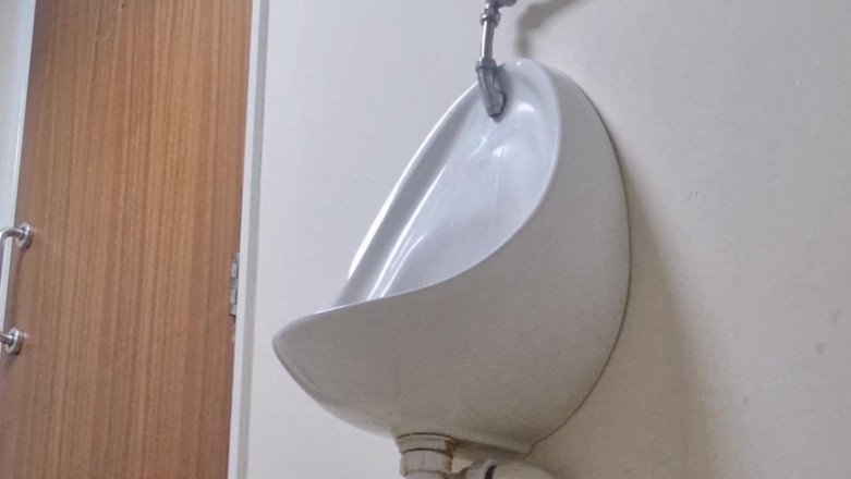 Lillia Cena: Kompilasi Kencing – Wanita Solo