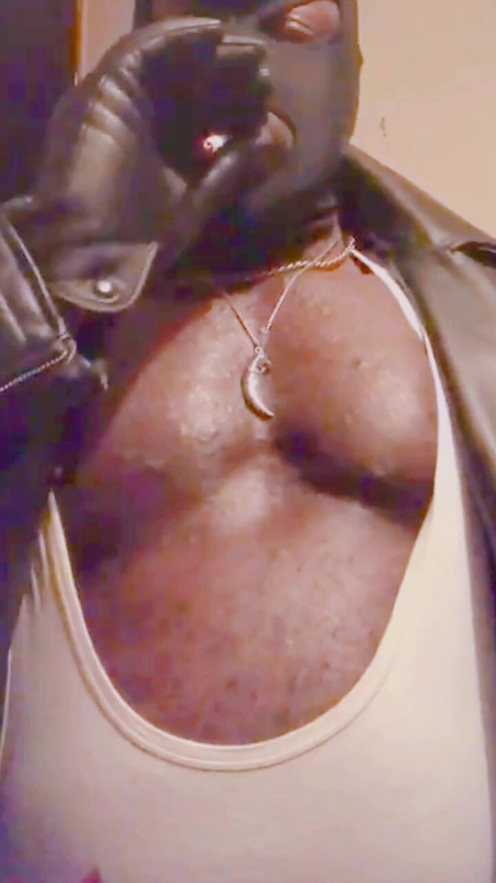 Black smoking muscle stepdad: Verbal stormuskel tuttspel &amp;röksession