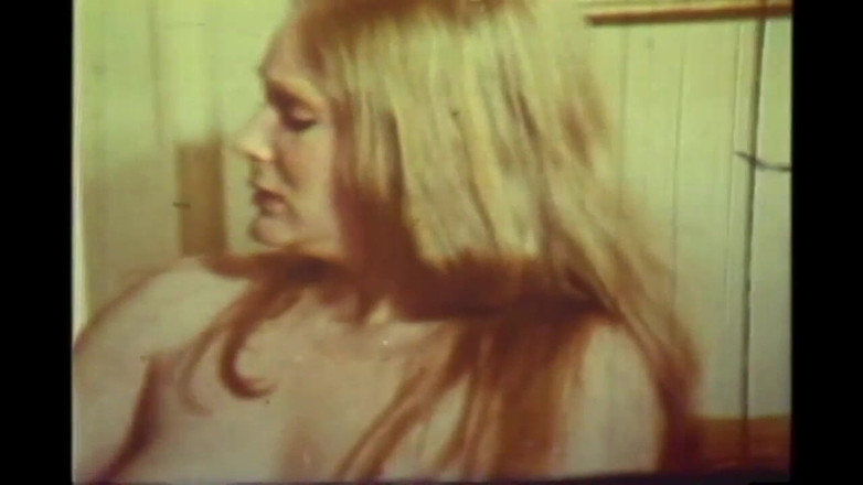 Vintage megastore: Возбужденные милфы в костюме с волосатой киской трахнули и кончили в рот (фильм целиком)