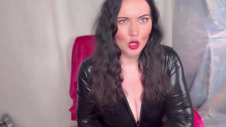 MissFFW: Bayan ffw bir şişe kolanın ve geğirmenin tadını çıkarıyor