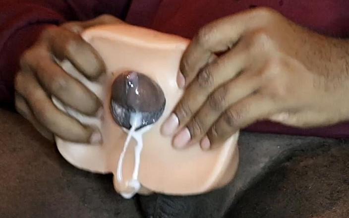 Blkbamaboi73: Sexy hřebec šuká do zadku šukací hračku, dokud velké černé péro nefouká obrovskou...