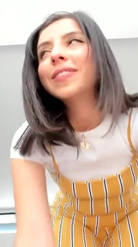 Hé papa, hoe moet ik er uit zien in deze outfit? Ik wil je persoonlijke kleine hoer zijn, me leren hoe ik het moet zijn