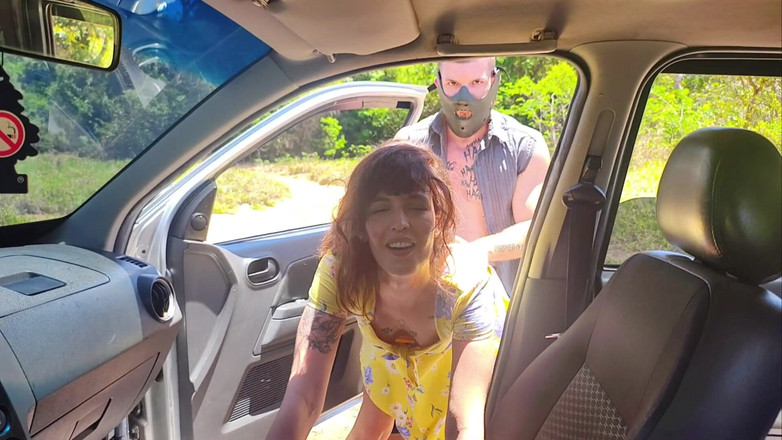 Carmona's films: Pasangan pergi berkhemah di Halloween dan isterinya akhirnya dikongkek oleh...