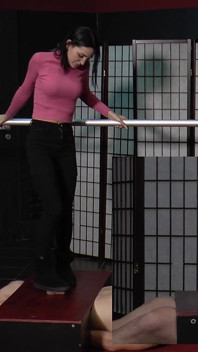 Dyanna Crush on Her Slave Groin in Boots! Picture in the Picture!