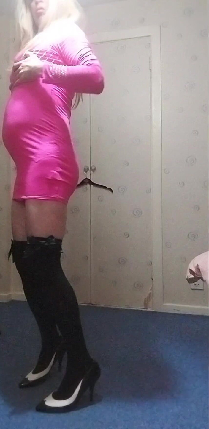 Cindy Belfast: Блондинка сіссі загляпає член