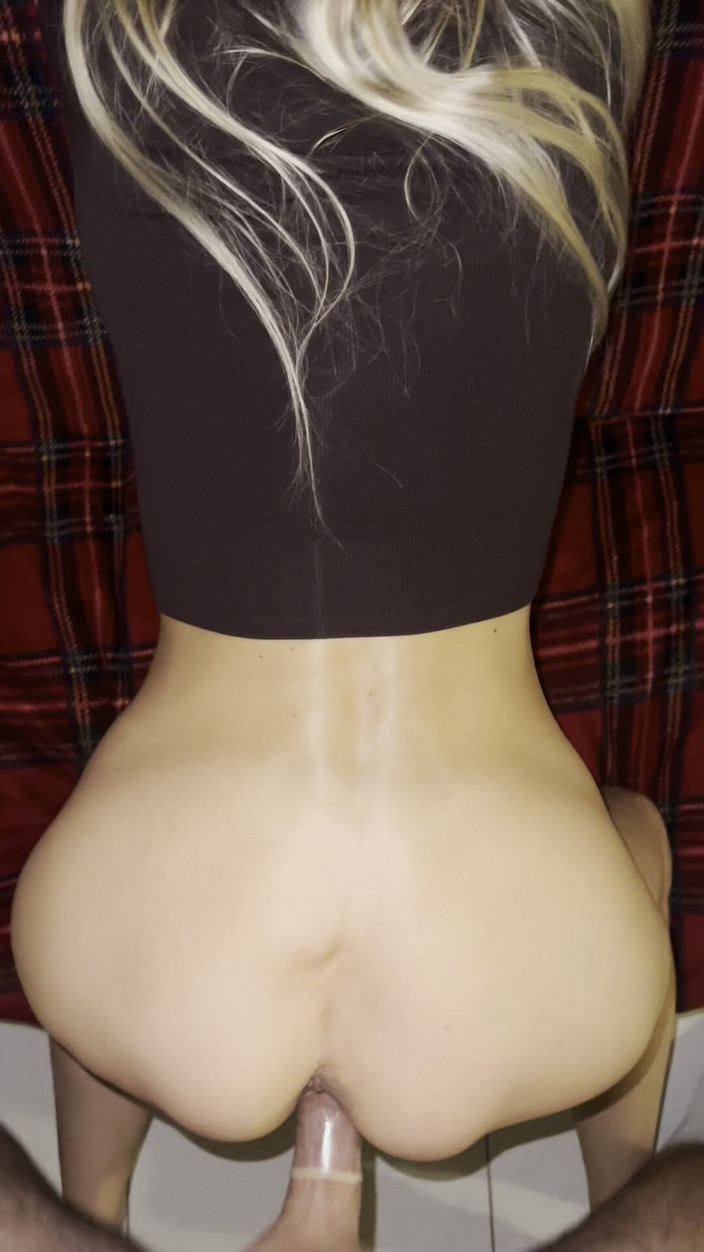 Nofaceblonde: 내 페니스 위에 앉아 나를 도와주는 새엄마