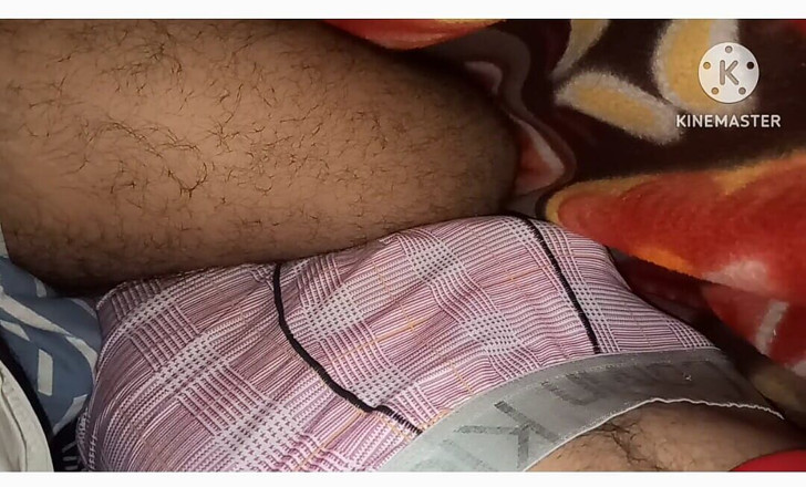 Desi__Panda: Primera vez que abro la ropa interior de mi hermanastro...
