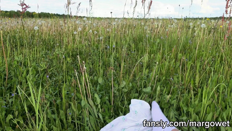 Margo Wet: No Panties Picnic Outdoor Masturbation in Field Until I Cum