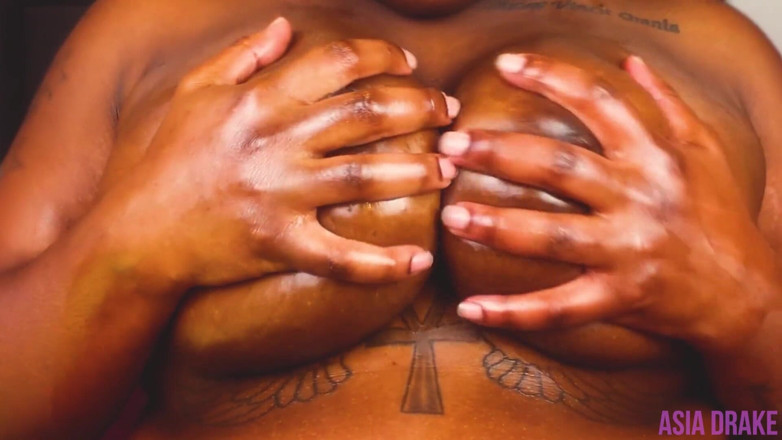 Dark Wet Dreemz: Enorme juego de tetas negras