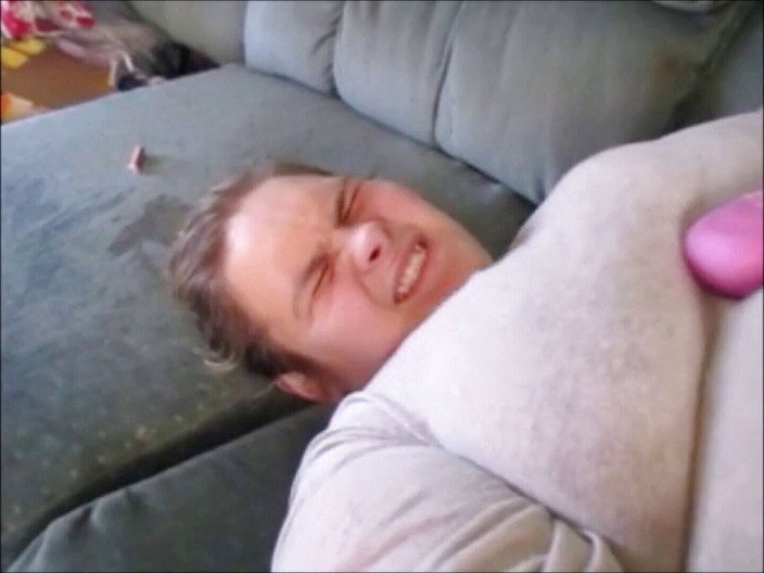 Sadee Rain: Špatná díra anál Sadee strčí jejího ptáka do sexy milf...