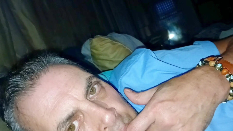 Cory Bernstein: Kamaráde, pojďme pohladit naše velké ptáky spolu a stříkat, ale...