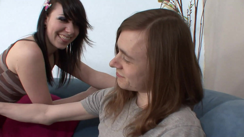 Xtime Network: Éjaculation dans la bouche pour une petite brune aux seins...