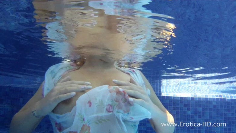Erotica HD: Water babe Eva Antonyia, the mermaid!