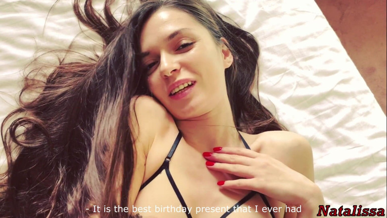 Natalissa: 질싸는 내 18살 처녀 의붓여친에게 최고의 생일 선물