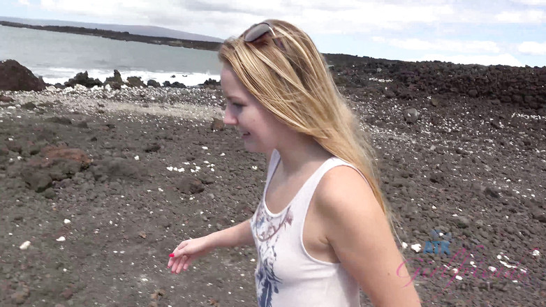 ATK Girlfriends: Liburan virtual di Hawaii wit Scarlett Sage 2/6