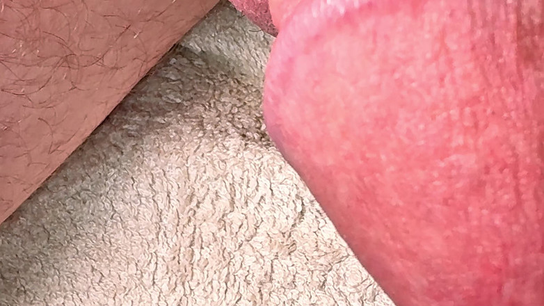 Leonardo-1974: Dettagli molto precisi del cazzo e dei testicoli della migliore...