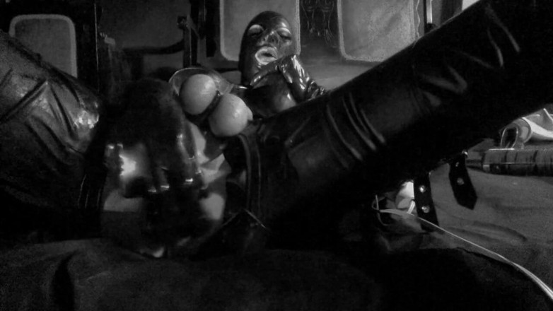 Kali Futa: Rubber doll shove a black dildo in her ass