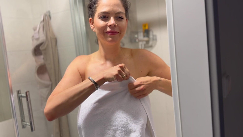 Shione Cooper: Benimle duş al